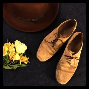 Vintage tan suede men’s derby shoes
